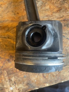 PÍST 81L118 OJNICE 2.4 D5 VOLVO XC90 XC60 XC70 V70 2 3 S60 S80