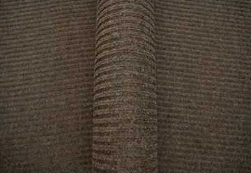 ШИРИНА 2 м, КОРИЧНЕВАЯ ПОДКЛАДКА БАГАЖНИКА, ОКРУЖЕННАЯ ИГЛОЙ