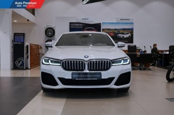 BMW Seria 5 G30-G31 Limuzyna Facelifting 2.0 520i 184KM 2022 BMW Seria 5 520iFV23M Pakiet SportowyFotel SportowySterowanie Gestami BMW, zdjęcie 1