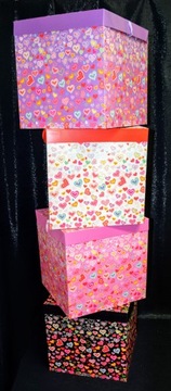 PUDEŁKO PREZENTOWE 22X22 CM 4 WZORY