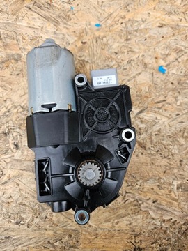 MERCEDES E W212 MOTOREK STŘEŠNÍHO OKNA A2128200008