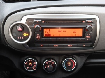 Toyota Yaris III Hatchback 5d 1.0 VVT-i 69KM 2011 Toyota Yaris 1.0 VVT-i, Salon Polska, Serwis ASO, zdjęcie 14