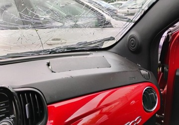 Fiat 500 II Seria 4 1.0 mHEV 70KM 2022 Fiat 500 2022r, Salonowy, HYBRID. Uszkodzony prawy przod i lewy bok. 70KM, zdjęcie 8