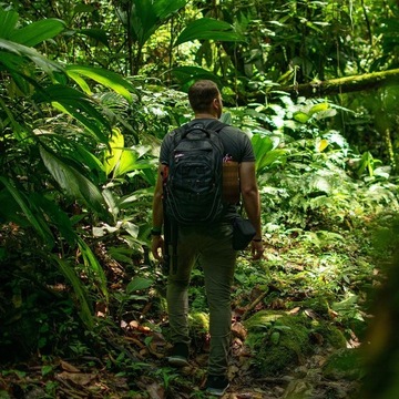 Крышка для бутылки с водой объемом 1,5 л. Регулируемая.