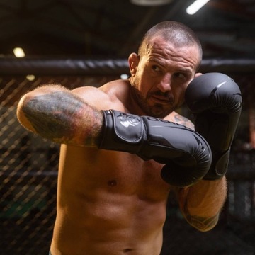 БУШИДО БОКСЕРСКИЕ ПЕРЧАТКИ ДЛЯ ТРЕНИРОВКИ СПАРИНГА RAPTOR 12 УНЦИЙ, ЧЕРНЫЕ