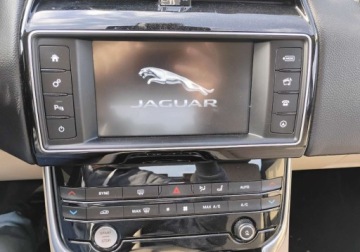 Jaguar XE Sedan 2.0 i4 180KM 2016 Jaguar XE 2016r. SALON POLSKA. 2.0 DIESEL. AUTOMAT.Uszkodzony lewy przod., zdjęcie 14