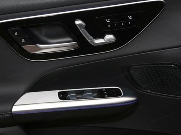 Mercedes GLC C254/X254 2025 GLC Coupe 200 d 4-Matic Avantgarde 2.0 (163KM) 2025, zdjęcie 10