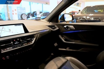 BMW Seria 1 F40 2021 BMW Seria 1 118iM Kierownica SkorzanaFotel SportowyReflektor LEDModel M Sp, zdjęcie 5