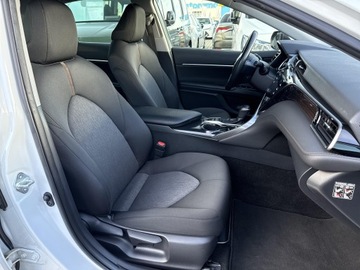 Toyota Camry IX Sedan 2.5 Hybrid Dynamic Force 218KM 2019 Toyota Camry 2.5 Hybrid Prestige CVT 2.5 Hybrid Pr, zdjęcie 8