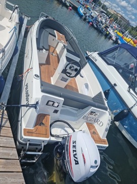 Новая лодка доступна немедленно: Sunrise 530 Tender.