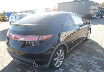 Honda Civic VIII Hatchback 3d 1.8 i-VTEC 140KM 2007 Honda Civic Honda Civic VIII 1.8 Benzyna 140 KM 1.8 Benzyna 140KM, zdjęcie 4