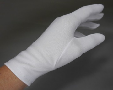 Белые перчатки для причастия. Перчатки Альба. Перчатки для причастия.