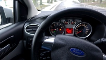 Ford Focus II Hatchback 5d 1.6 Duratec Ti-VCT 115KM 2009 .. .. Grzane szyby przód i tył .. Książka serwisowa .. Klimatyzacja .., zdjęcie 13