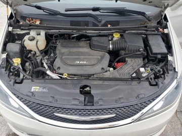 Chrysler Pacifica II 2017 Chrysler Pacifica Touring L 2017 3.6l 3.6 Benzyna 287KM, zdjęcie 6