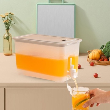 Диспенсер для напитков для холодильника емкостью 4 литра, в плотном сером цвете.