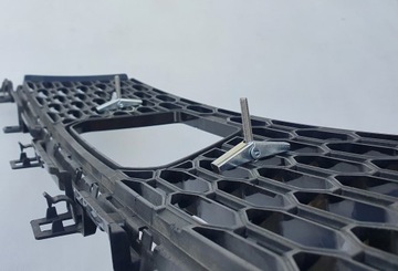 Безрамные держатели для регистраторов UNIVERSAL в гриле РЕГИСТРАЦИОННАЯ РАМКА + ВИНТЫ