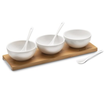 Миски для погружения, белые ложки, доска Konighoffer.