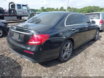 Mercedes Klasa E W213 2019 Mercedes-Benz Klasa E 2019 MERCEDES-BENZ E 300 4MATIC 2.0 Benzyna 241KM, zdjęcie 4