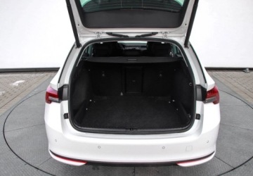 Skoda Octavia IV Liftback 1.5 TSI EVO 150KM 2024 Skoda Octavia Adaptive Cruise Control (ACC), Climatronic, DSG 1.5 Benzyna, zdjęcie 9