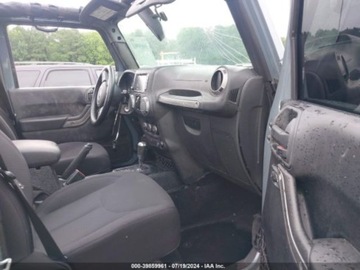 Jeep Wrangler III Unlimited Facelifting 3.6 V6 286KM 2015 Jeep Wrangler 2015 Jeep Wrangler Unlimited 4WD 4dr Sport 3.6 Benzyna 285KM, zdjęcie 4