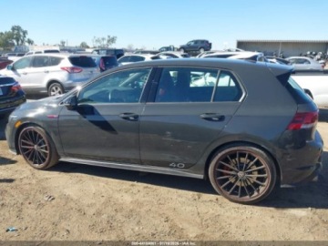 Volkswagen Golf VIII 2023 Volkswagen Golf 2.0T 40th Anniversary Edition 2023 2.0 Benzyna 241KM, zdjęcie 2