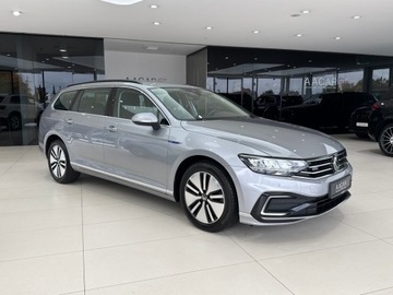 Volkswagen Passat B8 GTE Variant Facelifting 1.4 TSI Plug-In-Hybrid 218KM 2022 Volkswagen Passat GTE / 1 właściciel / Salon Polsk, zdjęcie 4