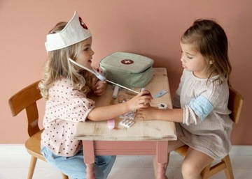 НАБОР МАЛЕНЬКОГО ГОЛЛАНДСКОГО ДЕРЕВЯННОГО ДОКТОРА С ЧЕМОДАНОМ