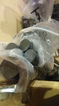 Круглый плоский ферритовый магнит диаметром 2 мм x Д 20 мм.