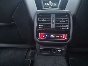 Volkswagen Arteon Fastback Facelifting 2.0 TSI 190KM 2023 Volkswagen Arteon 2.0TSI 190KM R-Line DSG FV23 DCC skory Nappa Hak Pakiety, zdjęcie 31