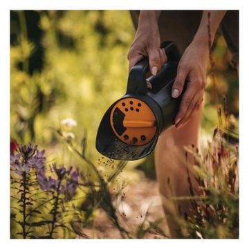 Ручная сеялка для внесения удобрений FISKARS РАЗБРАСЫВАТЕЛЬ