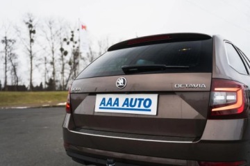 Skoda Octavia III Liftback Facelifting 1.5 TSI ACT 150KM 2019 Skoda Octavia 1.5 TSI, Salon Polska, Serwis ASO, zdjęcie 12