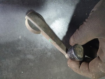 ФИАТ 126 МАЛУХ АВТОМОБИЛЬНОЕ СТЕКЛО РУЧКА ОРИГИНАЛ РАЗНЫЙ КОНЦ.