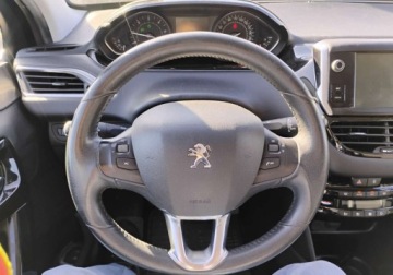 Peugeot 208 I 2015 Peugeot 208 2015r, 1.6 HDI. Uszkodzony przod. Pali. 1.6 Diesel 90KM, zdjęcie 10