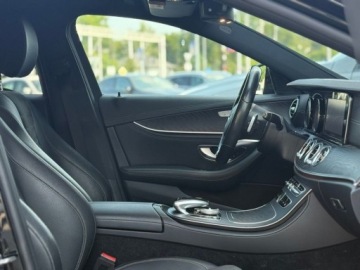 Mercedes Klasa E W213 Kombi Plug-in Facelifting 2.0 E300de 306KM 2020 Mercedes-Benz Klasa E 300 DE hybryda plug-In pakiet AMG serwis ASO pakiet, zdjęcie 21