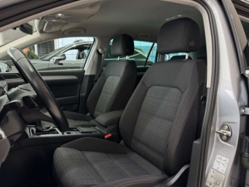 Volkswagen Passat B8 Variant Facelifting 2.0 TDI SCR 150KM 2020 Volkswagen Passat EVO Business Kamera cofania Asystent parkowania ACC, zdjęcie 8