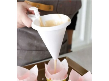 Воронкообразный дозатор теста