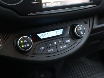 Toyota Yaris III Hatchback 5d Facelifting 2017 1.5 Dual VVT-iE 111KM 2019 Toyota Yaris 1.5 Dual VVT-i, Navi, Klima, zdjęcie 14