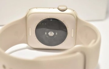 Apple WATCH SE (2 ПОКОЛЕНИЯ) 44 ММ GPS MOON GLOW