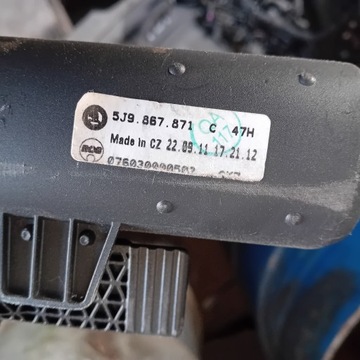SKODA FABIA II 07-14 L 5J9867871C ROLETA KUFRU
