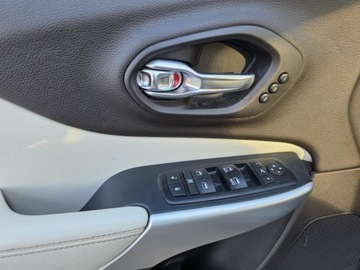 Jeep Cherokee V Terenowy 3.2 V6 272KM 2017 JEEP CHEROKEE Overland V6 3.2l benzyna 272KM 4X4 Salon PL LPG Wentylacja, zdjęcie 6