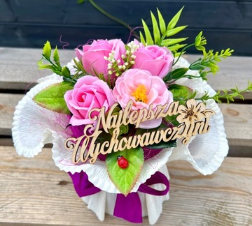 Букет из махровых и мыльных роз для учителя.
