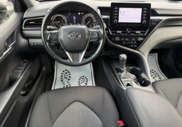 Toyota Camry IX Sedan 2.5 Hybrid Dynamic Force 218KM 2021 Toyota Camry salon Polska, FV-VAT 23, Gwarancja, 1 rej. 2022r. 2.5 Hybryda, zdjęcie 4