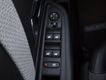 Citroen C4 III SUV 1.2 PureTech 130KM 2023 Citroen C4 1.2 PureTech, Salon Polska, Serwis ASO, zdjęcie 16