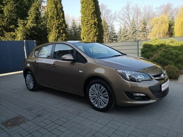 Opel Astra J Hatchback 5d Facelifting 1.6 Twinport ECOTEC 115KM 2013 Opel Astra 1,6 16v 116KM Klima LIFT Isofix Ledy, zdjęcie 3