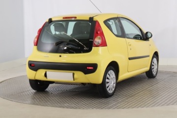 Peugeot 107 Hatchback 5d 1.0 12V 68KM 2006 Peugeot 107 1.0, Klima, zdjęcie 4