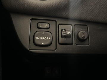 Toyota Yaris III Hatchback 5d Facelifting Hybrid 100KM 2015 Toyota Yaris Hybrid 100 Premium III (2011-2019) To, zdjęcie 17