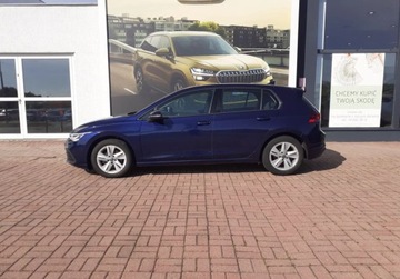 Volkswagen Golf VIII Hatchback 1.5 TSI EVO 130KM 2021 Volkswagen Golf EVO Life 1.5 TSI 130KM Czujniki Tempomat LED Clima ASO, zdjęcie 3