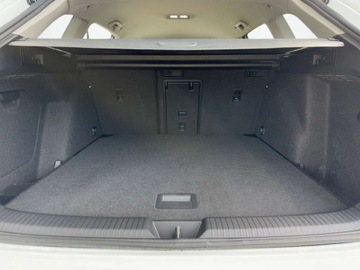 Volkswagen Golf VIII Variant 1.5 eTSI 150KM 2023 Volkswagen Golf VW GOLF VARIANT VIII Webasto Ambient CarPlay 1.5 Benzyna, zdjęcie 13