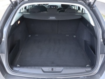 Peugeot 308 II SW Facelifting 1.2 PureTech 130KM 2019 Peugeot 308 1.2 PureTech, Navi, Klima, zdjęcie 11