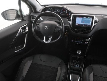 Peugeot 2008 I SUV Facelifting 1.2 PureTech 110KM 2018 Peugeot 2008 1.2 PureTech, Salon Polska, zdjęcie 6